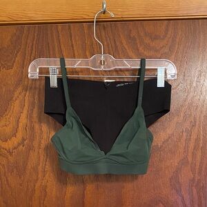Aerie women’s size extra small on the bra small on the panties.